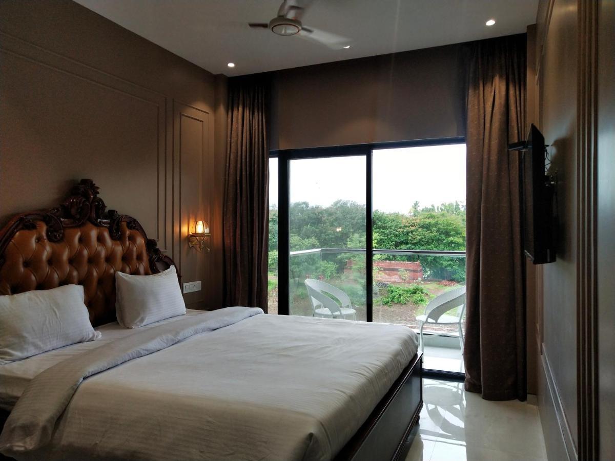 Paramount Riverfront Resort & Spa, Karjat Exteriör bild