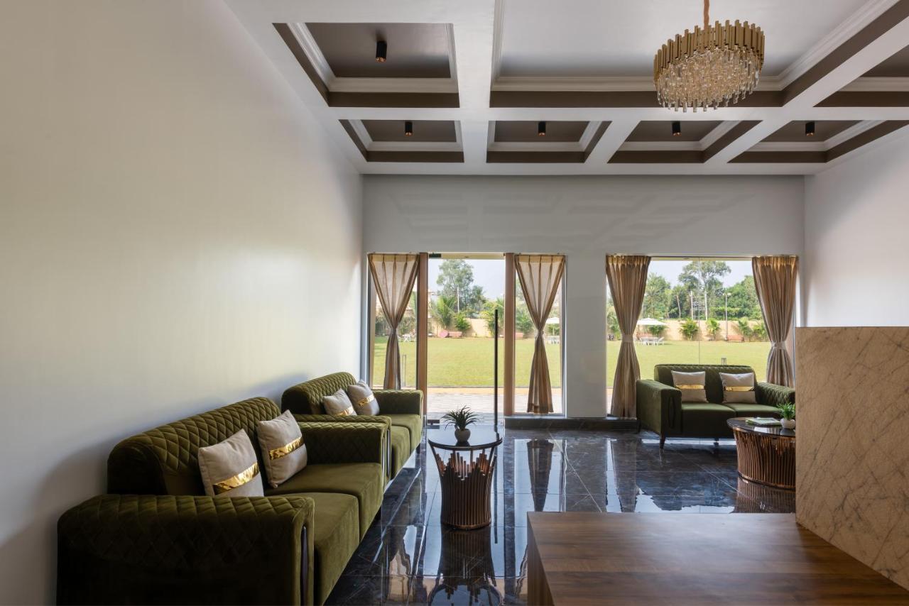 Paramount Riverfront Resort & Spa, Karjat Exteriör bild