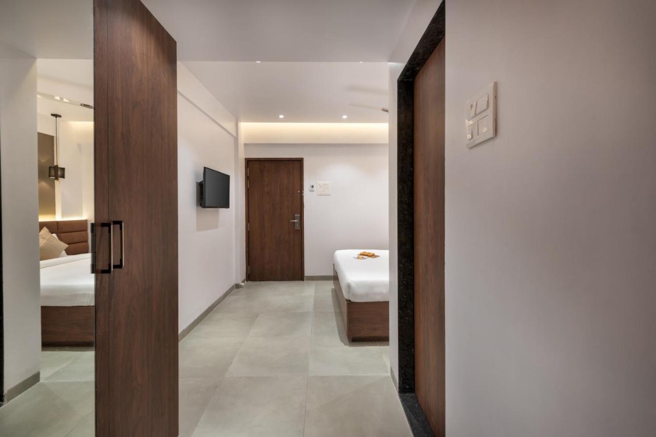 Paramount Riverfront Resort & Spa, Karjat Exteriör bild