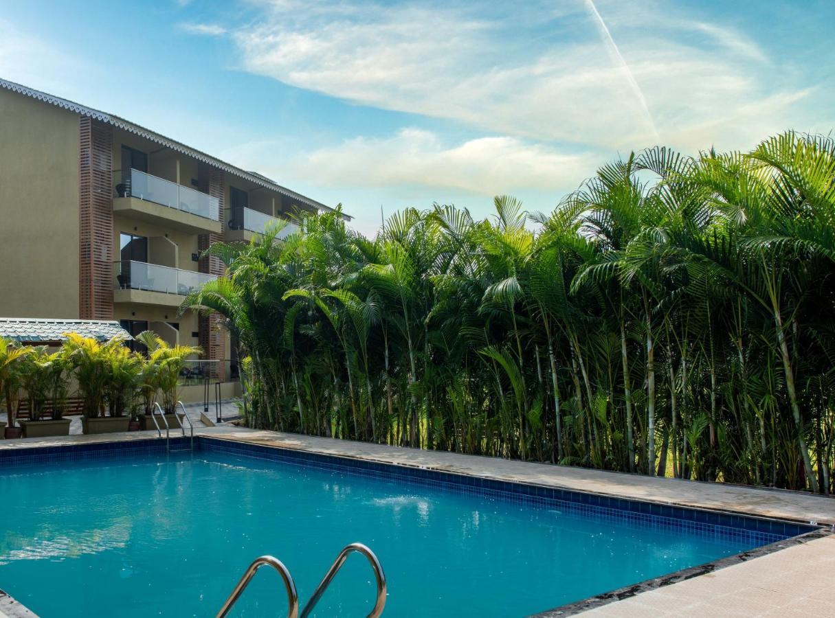 Paramount Riverfront Resort & Spa, Karjat Exteriör bild