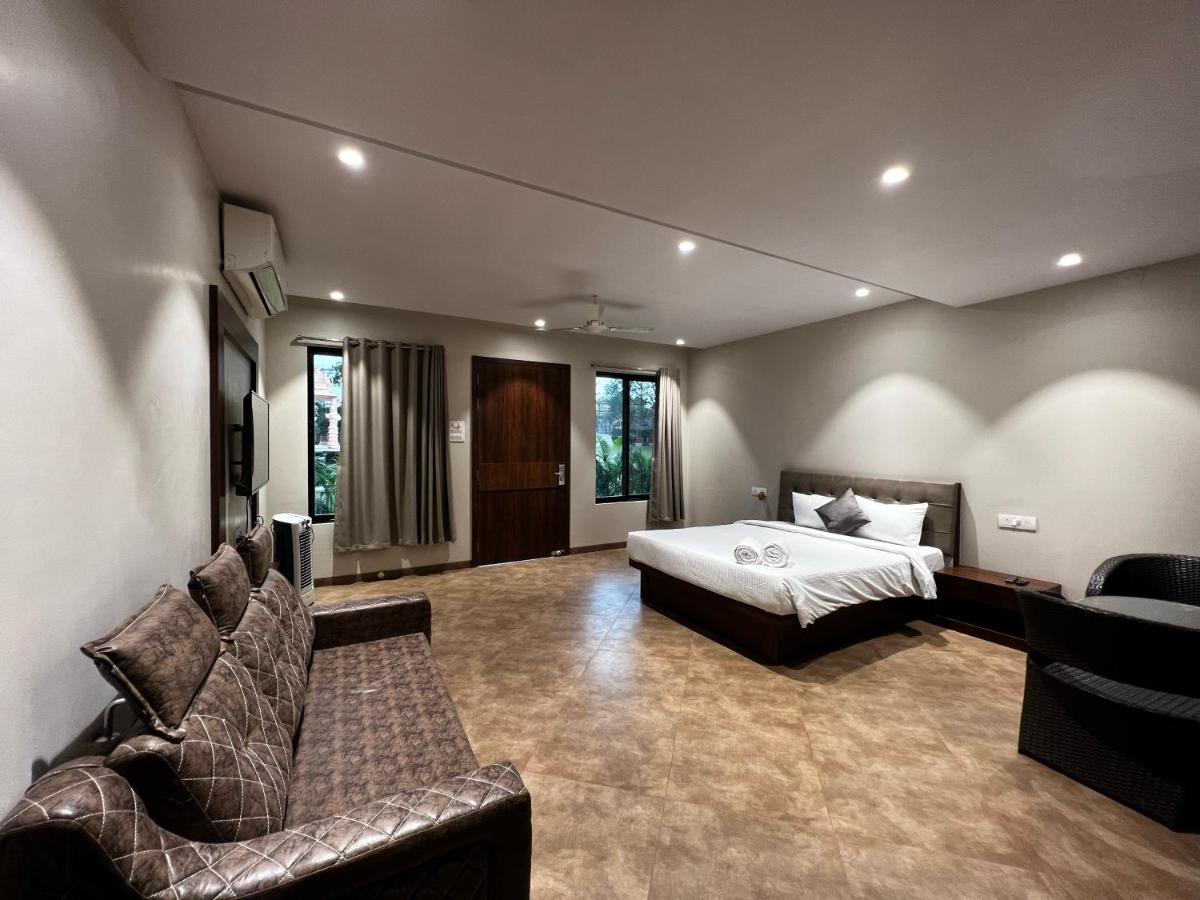 Paramount Riverfront Resort & Spa, Karjat Exteriör bild