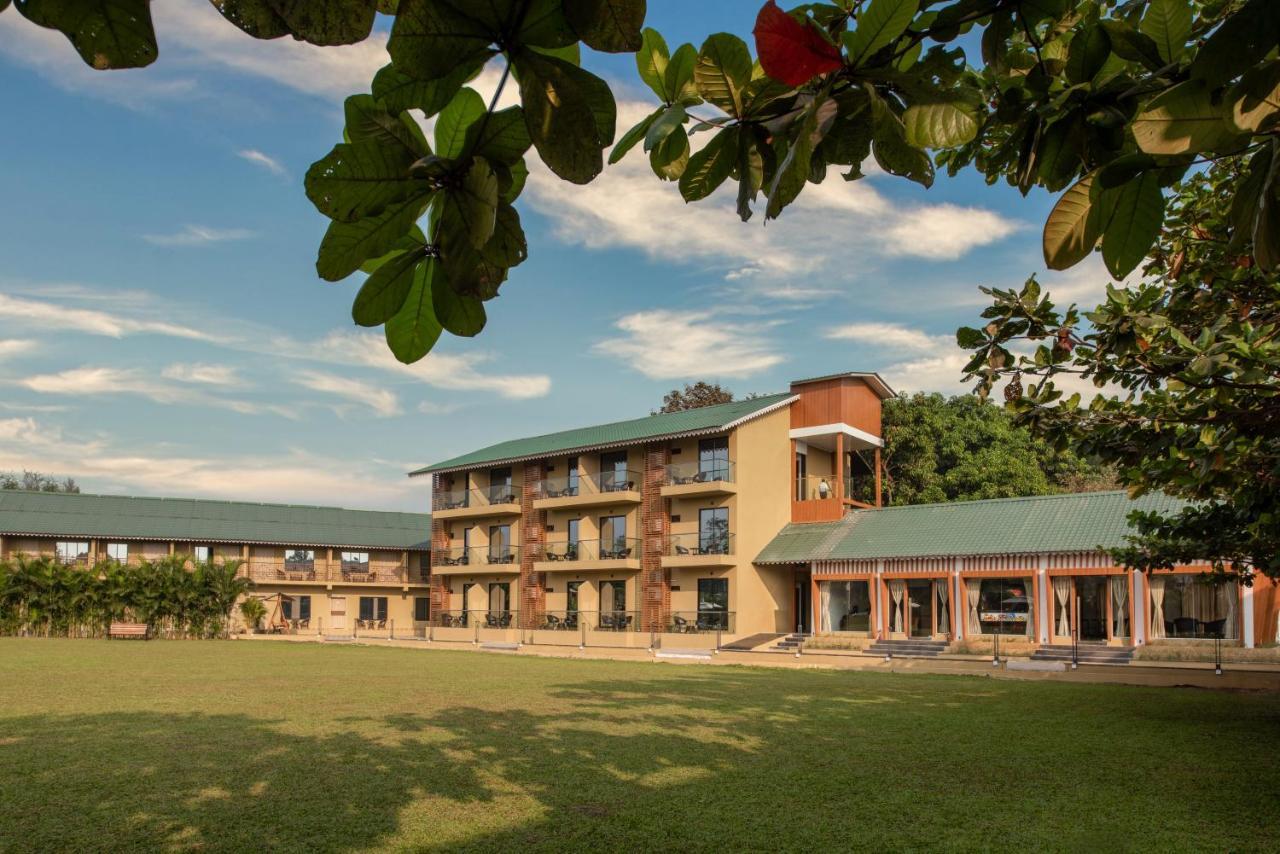 Paramount Riverfront Resort & Spa, Karjat Exteriör bild