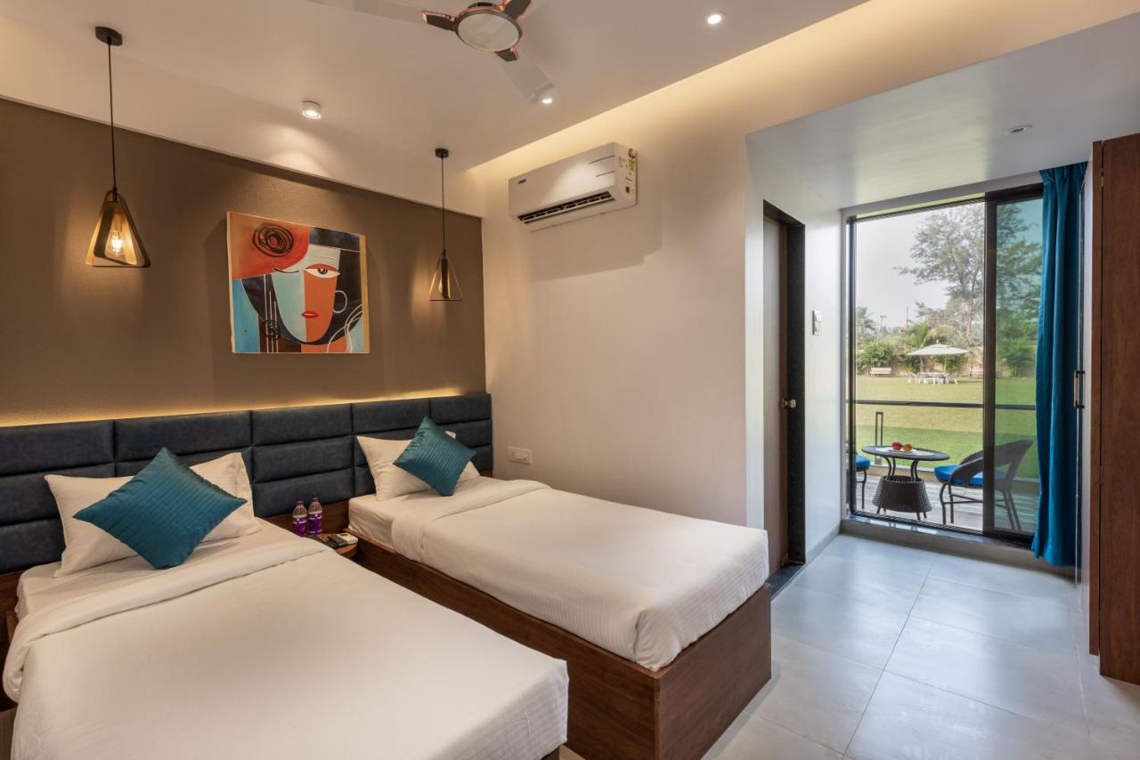 Paramount Riverfront Resort & Spa, Karjat Exteriör bild