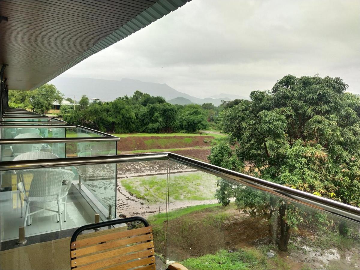 Paramount Riverfront Resort & Spa, Karjat Exteriör bild