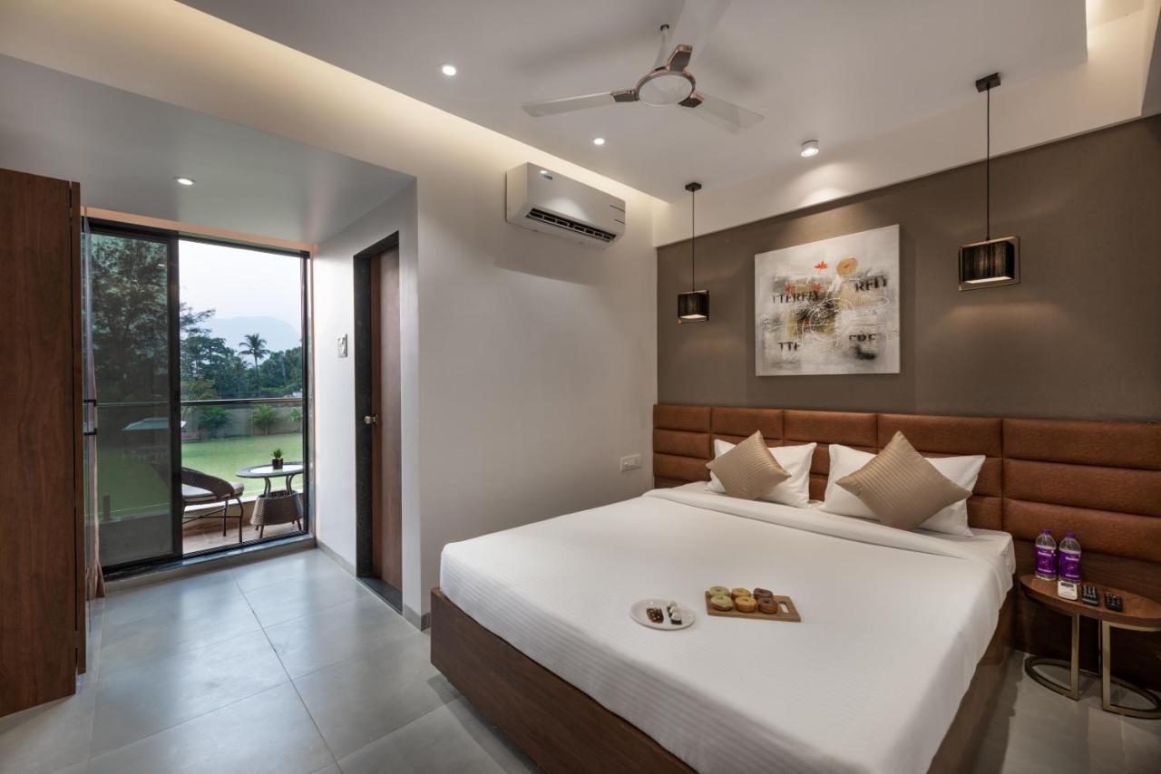Paramount Riverfront Resort & Spa, Karjat Exteriör bild