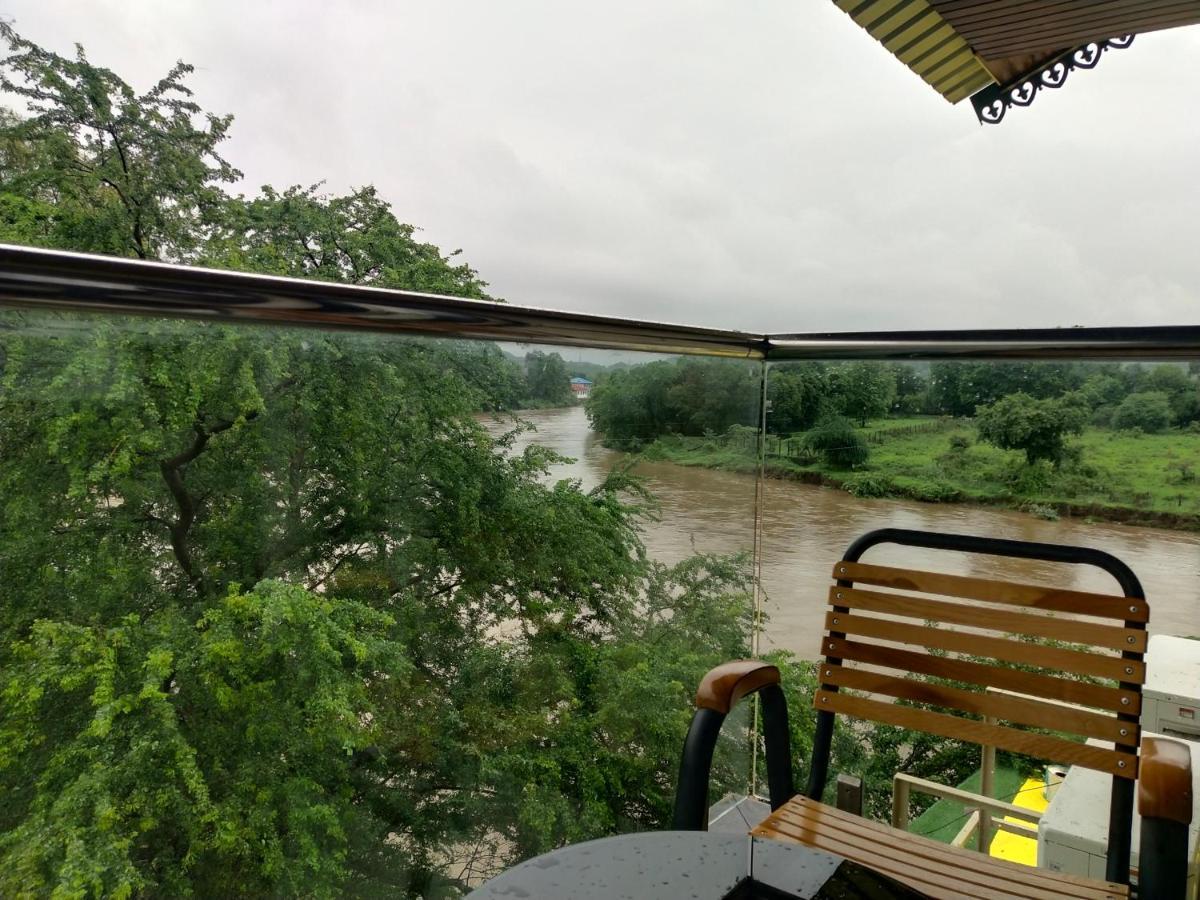 Paramount Riverfront Resort & Spa, Karjat Exteriör bild