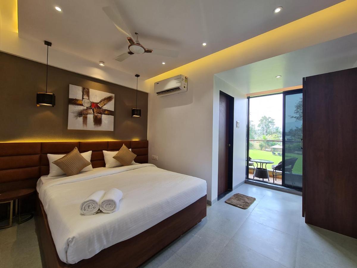 Paramount Riverfront Resort & Spa, Karjat Exteriör bild