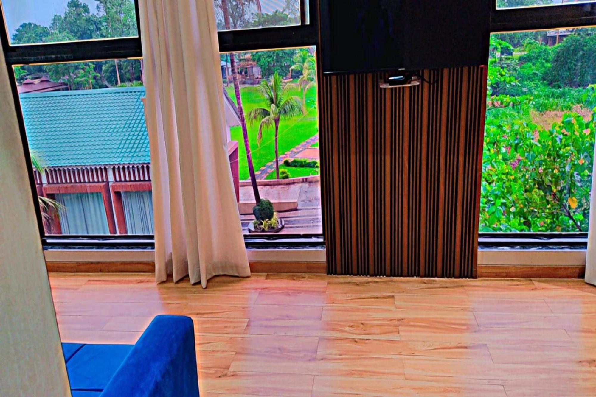 Paramount Riverfront Resort & Spa, Karjat Exteriör bild