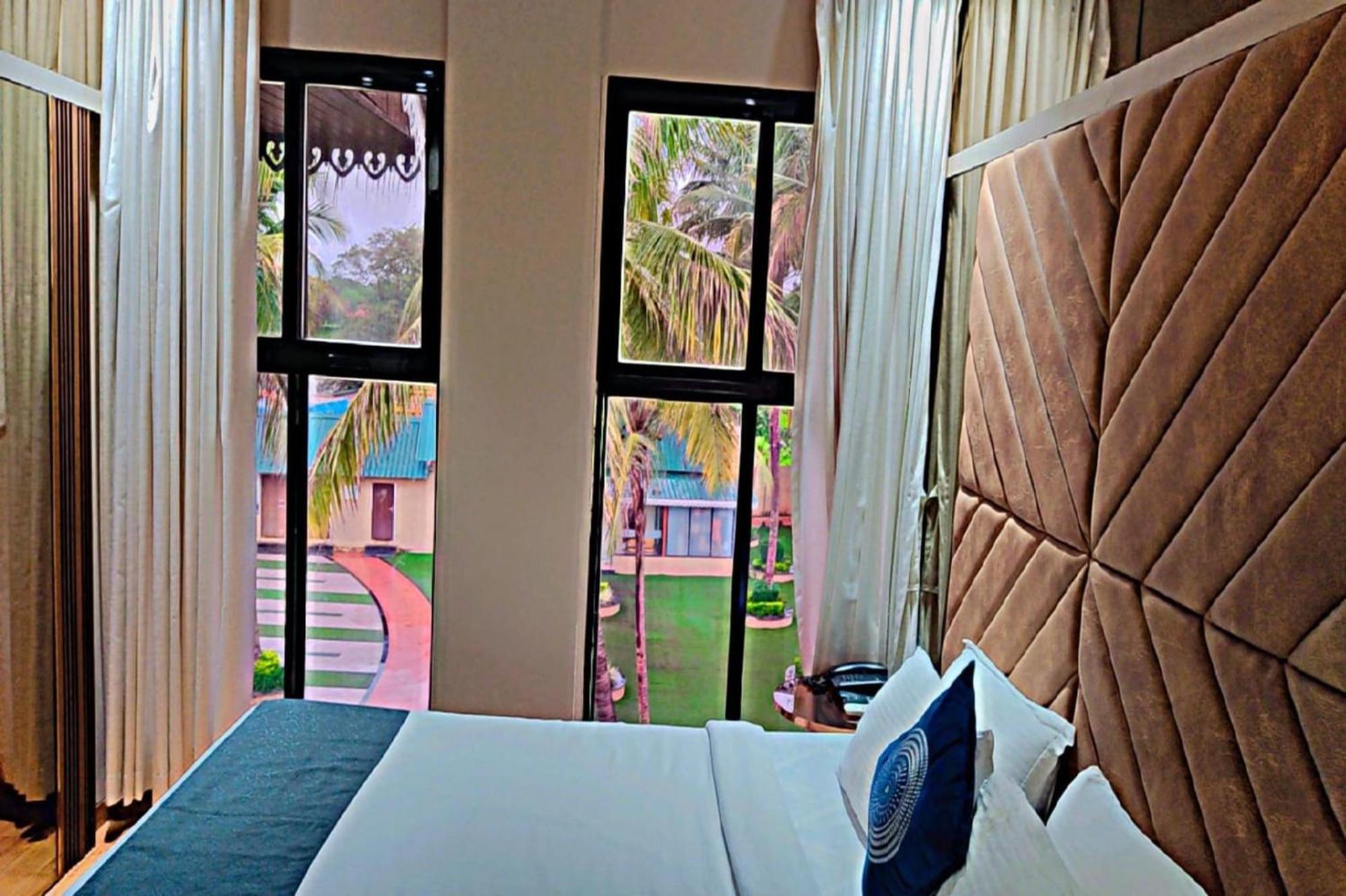 Paramount Riverfront Resort & Spa, Karjat Exteriör bild