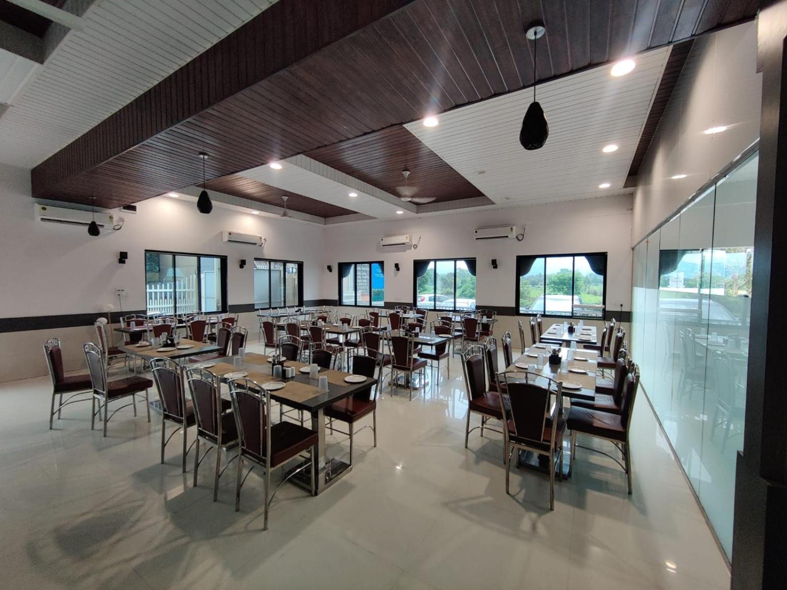 Paramount Riverfront Resort & Spa, Karjat Exteriör bild