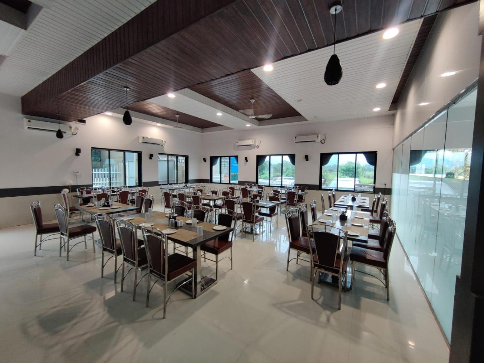 Paramount Riverfront Resort & Spa, Karjat Exteriör bild